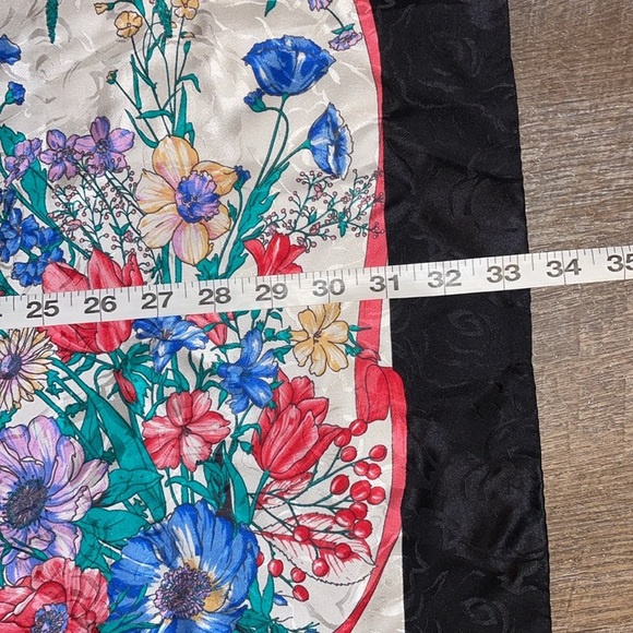 Gucci Vintage Floral Black Border Silk Square Scarf - Picture 16 of 16